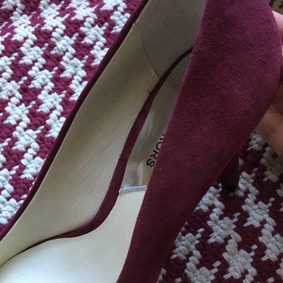 Michael Kors Burgundy Flex Pumps - Picture 3 of 8